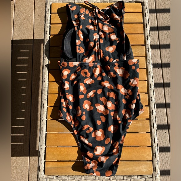 Shade & Shore onepiece swimsuit - Picture 3 of 6